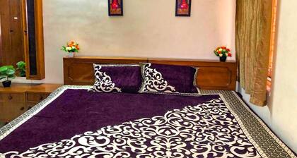 Spacious, sunny, 3 bedroom apartment in the heart of the city