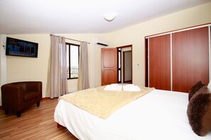 8 chambres, fer et planche à repasser, Wi-Fi, literie fournie