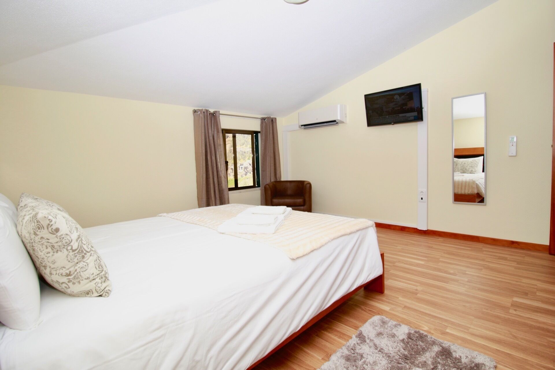 8 Schlafzimmer, Bügeleisen/Bügelbrett, WLAN, Bettwäsche