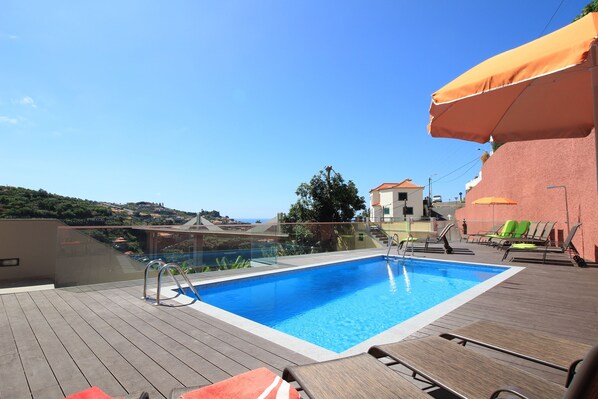 Piscine extérieure, piscine chauffée