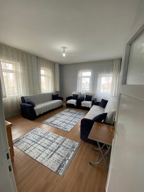 Grand-Apartment, 3 Schlafzimmer, Talblick | Hochwertige Bettwaren, individuell dekoriert, individuell eingerichtet