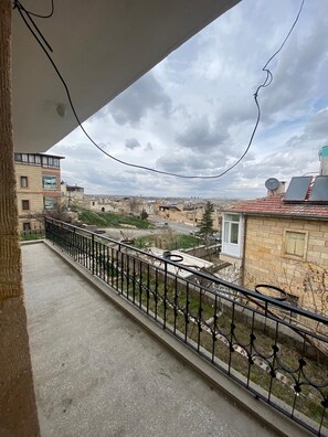 Departamento Grand, 3 habitaciones, vista al valle | Balcón