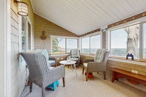Interior - Charming oceanfront house with incredible beach views, BBQ area & firepit (York)
