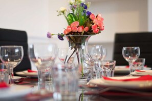 Dining - Central London 2 bedroom apartment up to 7 people (London)