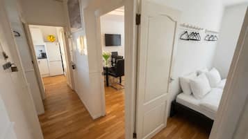 2 habitaciones, tabla de planchar con plancha, wifi y ropa de cama