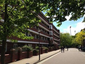 Exterior - Central London 2 bedroom apartment up to 7 people (London)