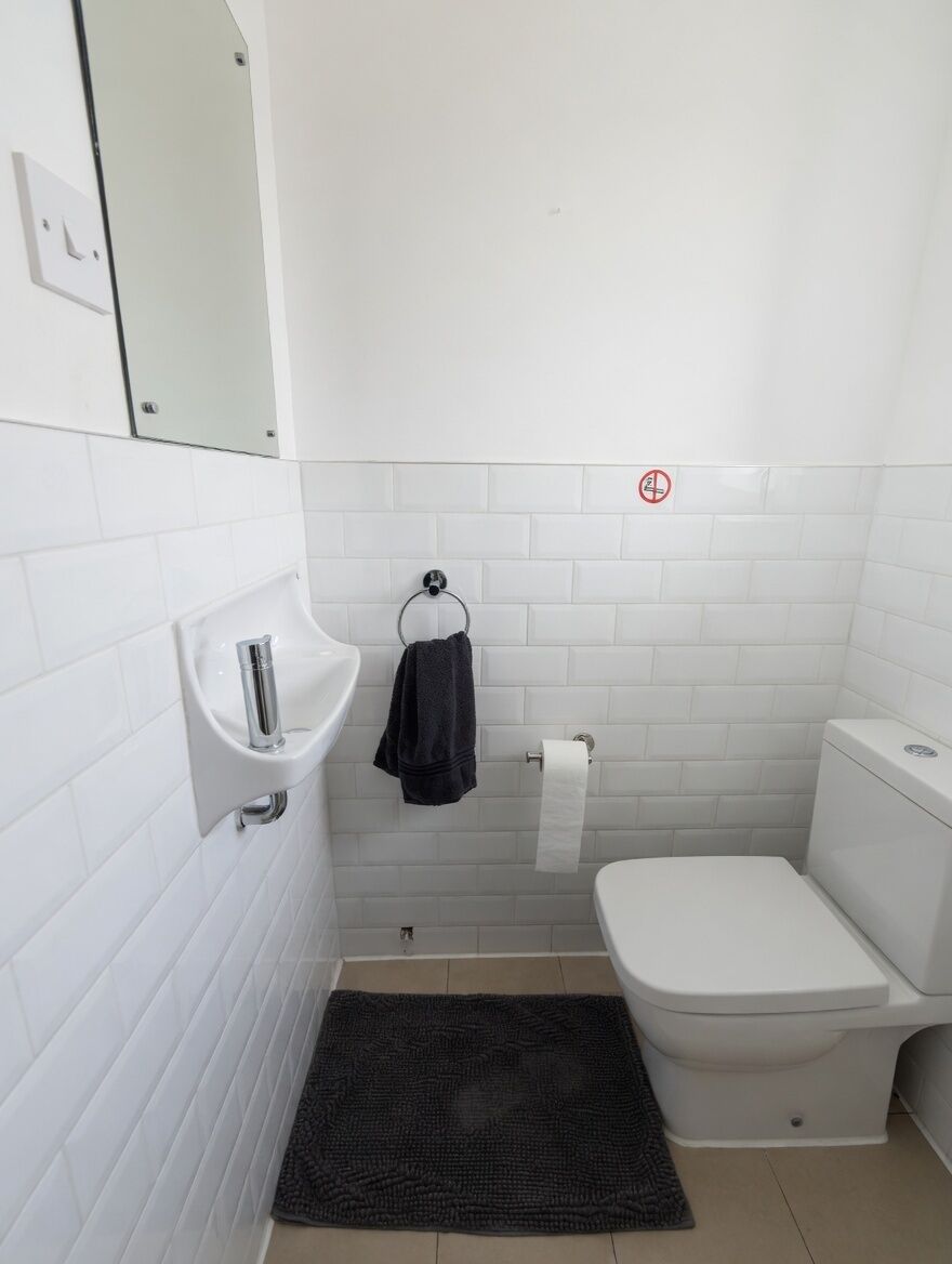 Badewanne, Haartrockner, Handtücher