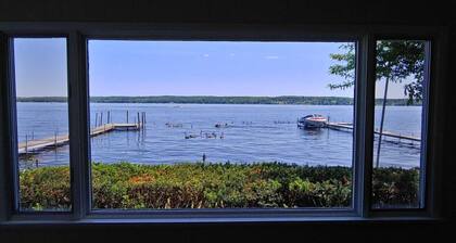 LAKE Getaway w GREAT VIEWS + dock+ fire pit + BBQ