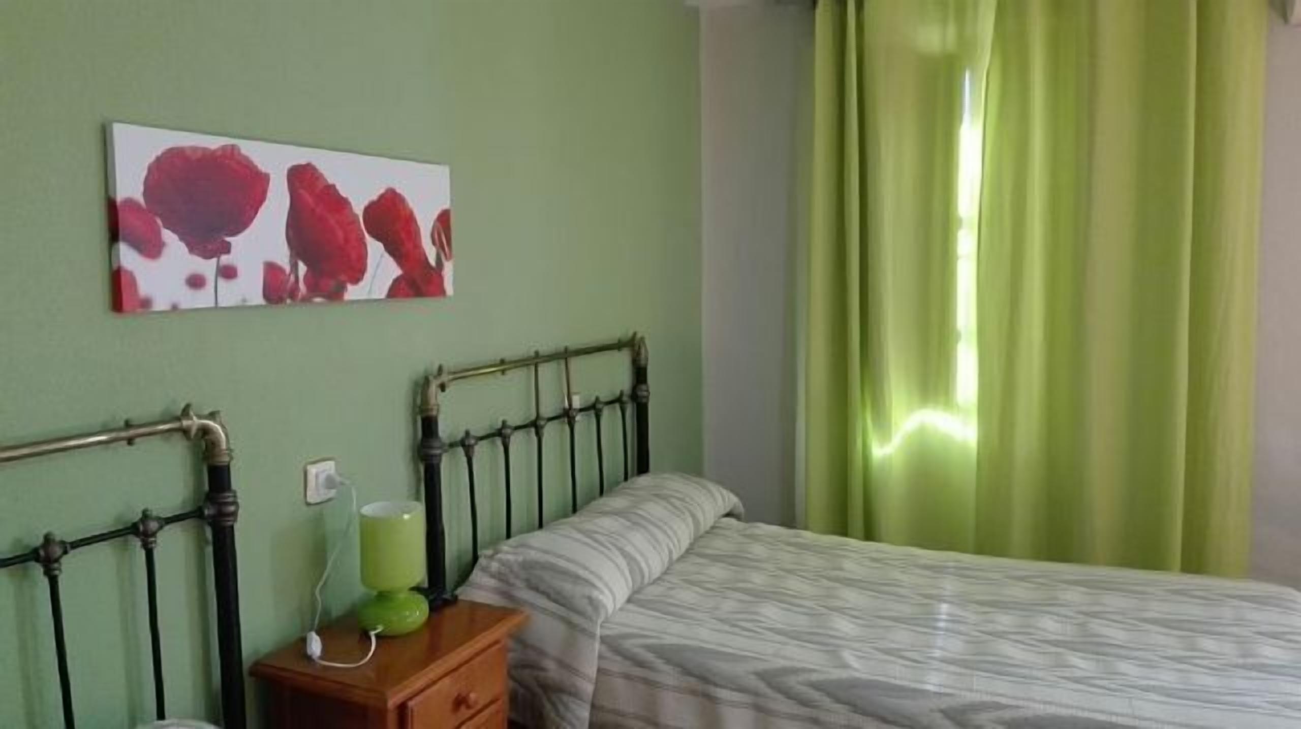 5 bedrooms, iron/ironing board, bed sheets