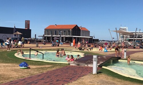 Familienfreundl. ruhiges FH,  Ferienpark am Meer, WLAN frei