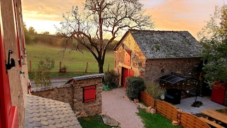 Terrace/patio. rouet-nature.fr *cosy country cottage-spa-*