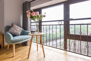 Familienapartment, 1 Schlafzimmer, Nichtraucher, Hügelblick | Balkon