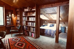 6 bedrooms, iron/ironing board, WiFi, bed sheets