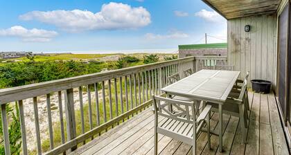 Large Home with Ocean Views, Fireplace, and Gas Grill - Dogs Welcome