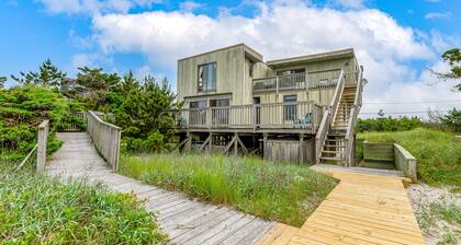 Large Home with Ocean Views, Fireplace, and Gas Grill - Dogs Welcome