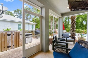 Smart TV - Two Golf Carts ~ Private Pool ~ Screened Porch ~ Outdoor Seating (Miramar Beach)