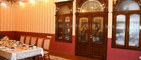 Free daily continental breakfast