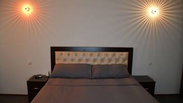 Comfort Double Room, 1 King Bed, Garden View | In-room safe, desk, soundproofing, iron/ironing board