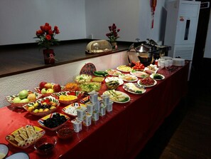 Free daily buffet breakfast  - MIRA STAY Hotel (Tashkent)