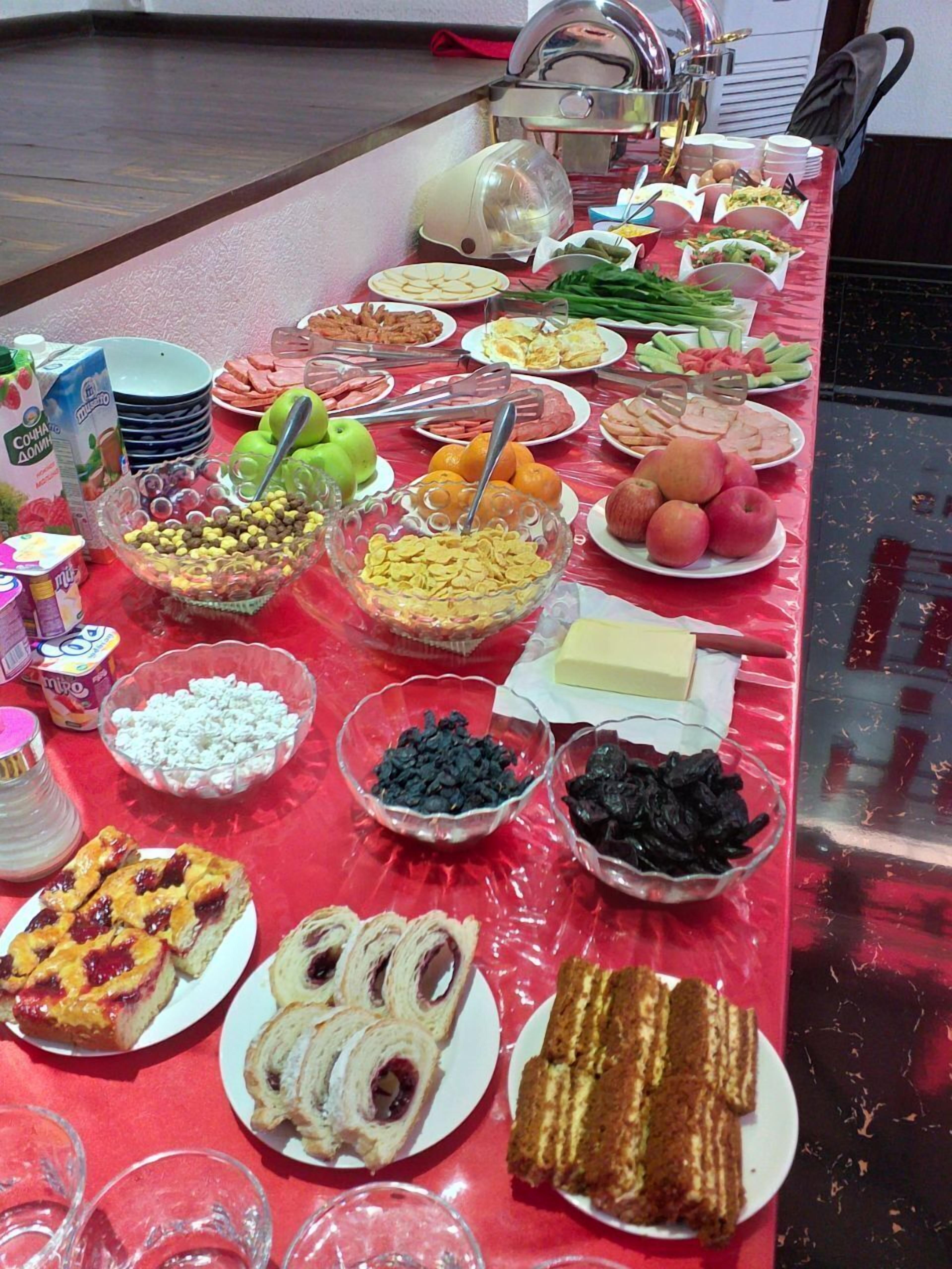 Free daily buffet breakfast 