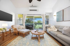 Smart TV - Turtle Bay Condo, 10 minute walk to beautiful beaches & so much more! (Kahuku)