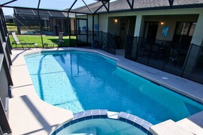 Lämmitetty uima-allas