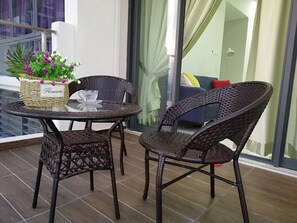 تناول الطعام بالخارج