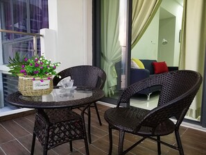 تناول الطعام بالخارج