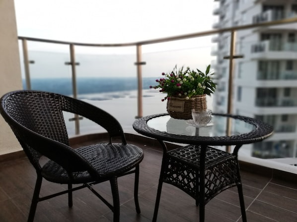 المنطقة المحيطة بالمنشأة