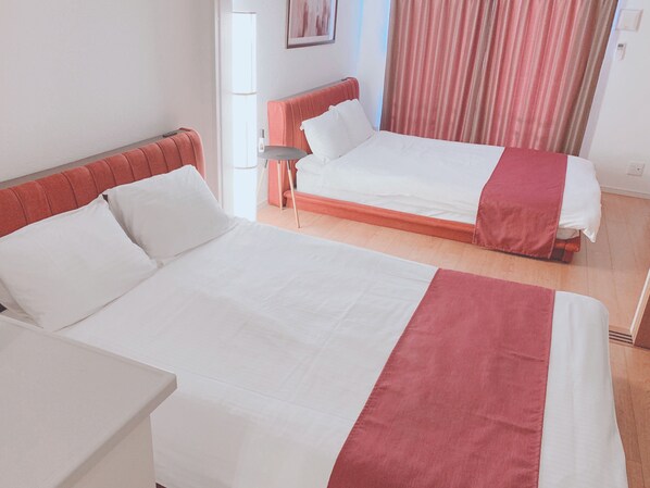 办公桌、遮光窗帘、隔音、免费 WiFi