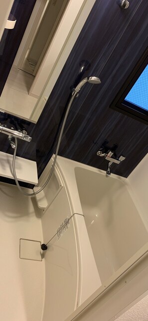 Separate bathtub and shower, hair dryer, slippers, bidet - European House Reisen (Fukuoka)