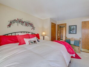 2 bedrooms, laptop workspace, free WiFi, bed sheets