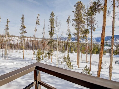 MountainView Condo – 2BR/2BA with Stunning Views and Amazing Amenities!