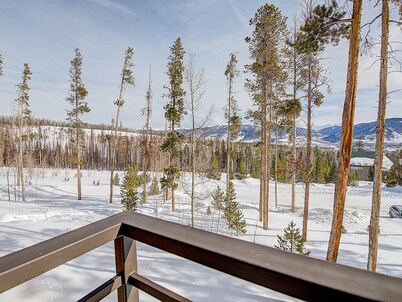 MountainView Condo – 2BR/2BA with Stunning Views and Amazing Amenities!