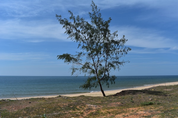 Playa en los alrededores y playa de arena blanca