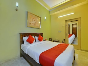 Deluxe Double Room | 1 bedroom, desk, rollaway beds, free WiFi