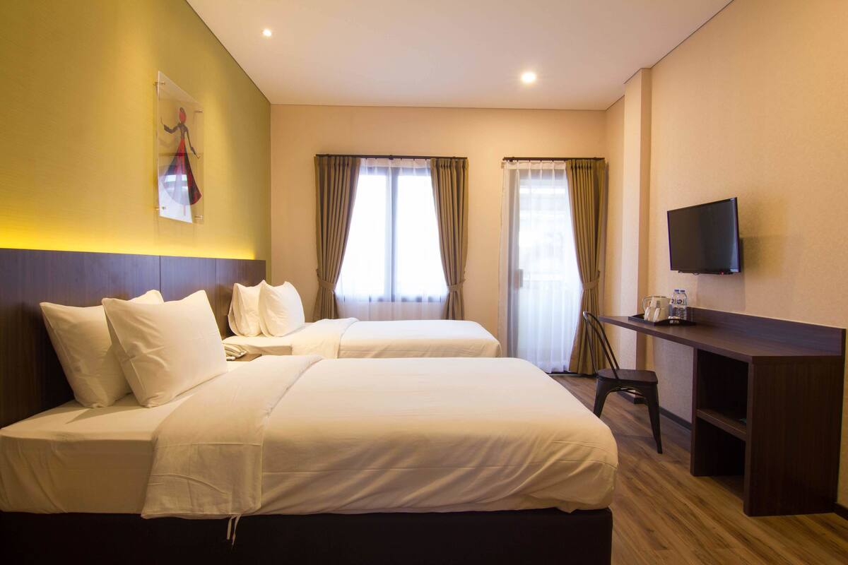 Superior Twin Room | In-room safe, desk, soundproofing, free WiFi