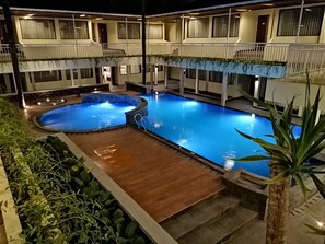 Outdoor pool - Hotel Guntur (Bandung)