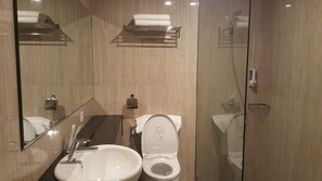Bathroom - Hotel Guntur (Bandung)