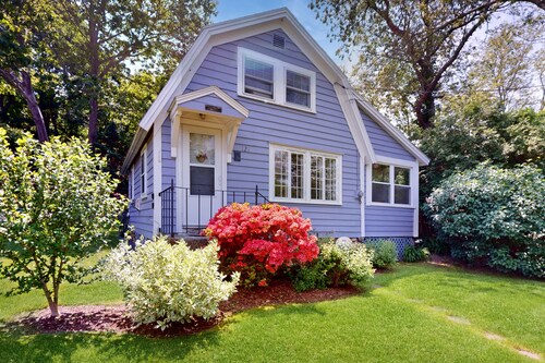 Charming cottage near the ocean w/beach access & near Gloucester