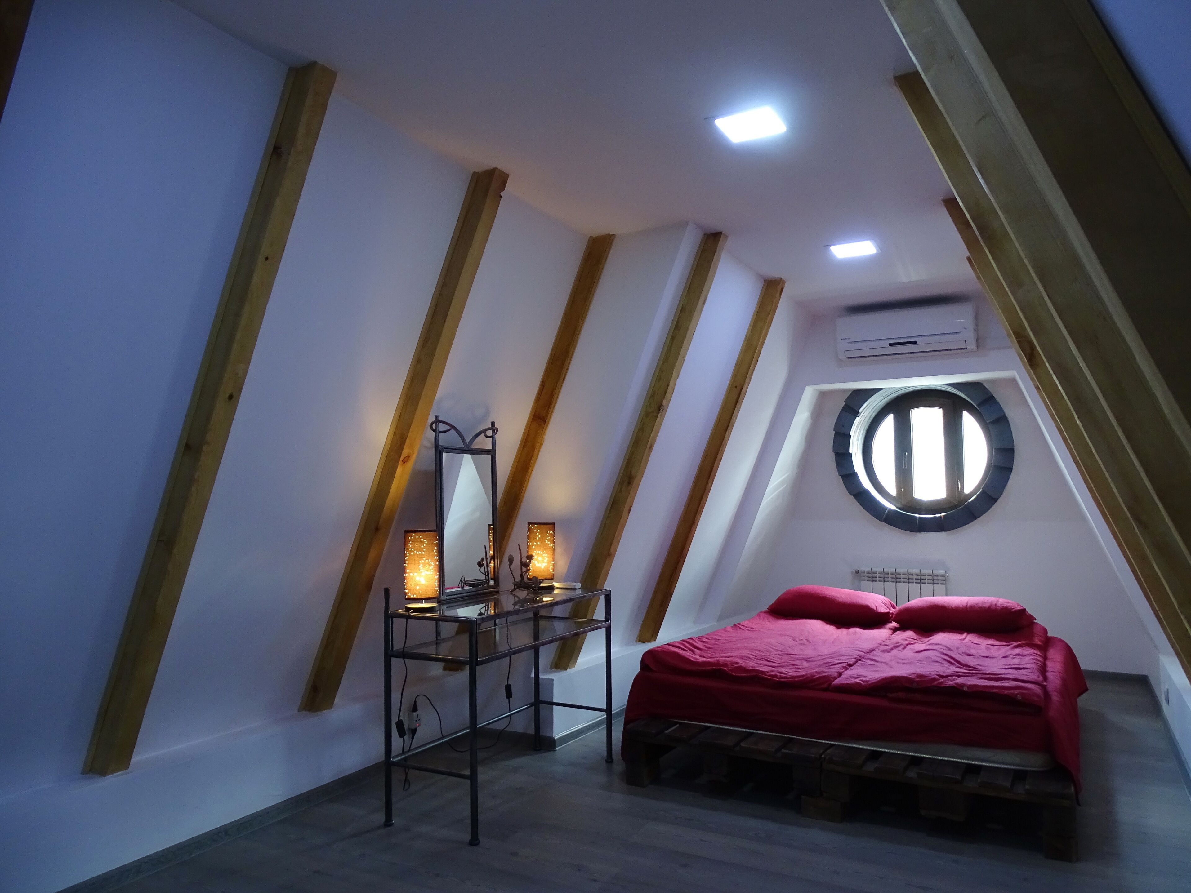 2 makuuhuonetta, silitysrauta/-lauta, Wi-Fi, vuodevaatteet