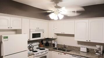 1 habitación, decoración personalizada y muebles diferentes