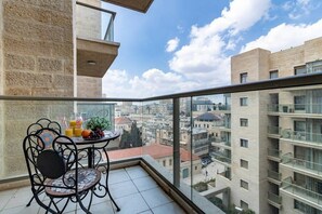 Outdoor dining - Haneviim Court Complex - 1 Bedroom (Multi-unit) (Jerusalem)