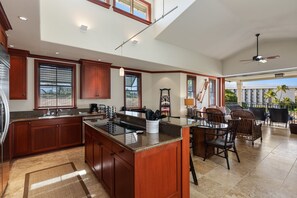 Jääkaappi, mikroaaltouuni, uuni, astianpesukone