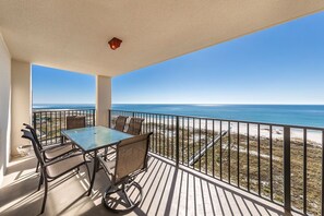 Outdoor dining - PHOENIX VII 905 - SUMMER IS ALMOST HERE.,LET'S GO TO THE BEACH - BOOK NOW! (Orange Beach)