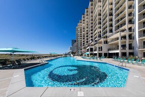 Sisäuima-allas, ulkouima-allas