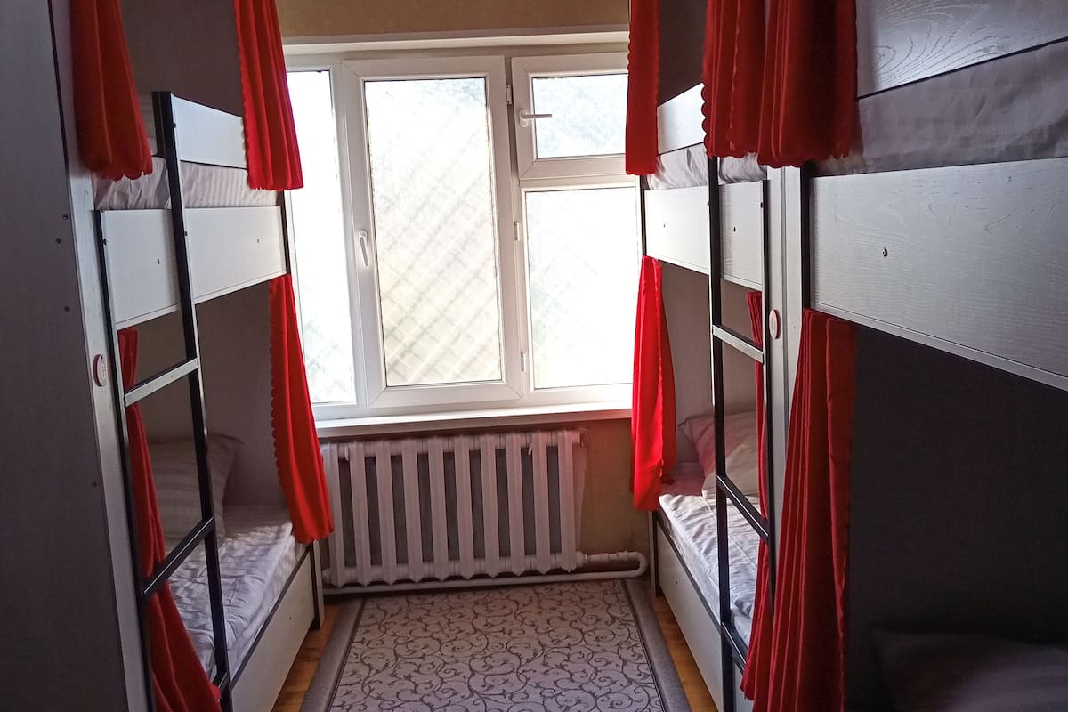 Premium bedding, desk, iron/ironing board, free WiFi
