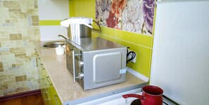 Classic Room, Multiple Beds | Shared kitchen - El Hostel (Osh)