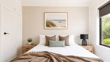1 bedroom, desk, iron/ironing board, WiFi