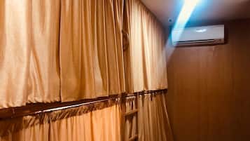 Basic Shared Dormitory | Soundproofing, free WiFi